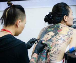 Hàng trăm bạn trẻ khoe hình xăm đẹp tại lễ hội