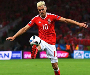 Nếu trượt vụ Mkhitaryan, M.U sẽ hỏi mua Ramsey