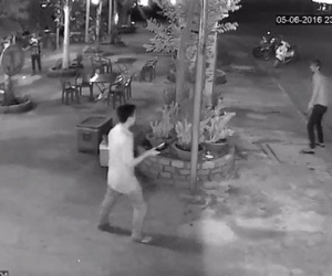 Ông chủ bất ngờ bị truy sát trong quán ăn