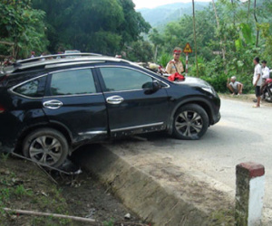 Kẻ trộm xe CRV bị công an truy đuổi