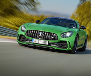 Siêu xe Mercedes-AMG GT R 2017 ra mắt: Mạnh mẽ, dữ tợn hơn