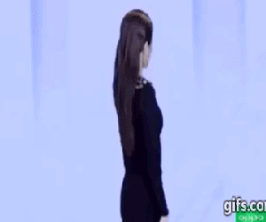 An Nguy đội Phạm Hương bị cư dân mạng chê catwalk như đi chợ