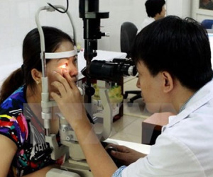Cảnh báo dịch đau mắt đỏ “tấn công” Hà Nội
