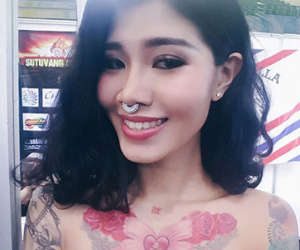 Cô gái xinh đẹp phủ kín cơ thể bằng hình xăm hoạt hình