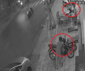 Video: Trộm liều bẻ khóa "cuỗm" xe ngay trước mặt người dân