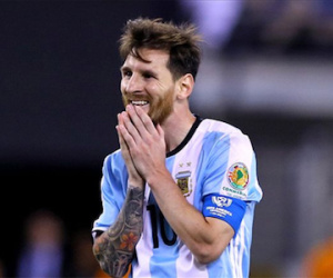 100.000 CĐV đăng ký tuần hành kêu gọi Messi ở lại đội tuyển