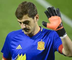 Casillas từ giã tuyển Tây Ban Nha?