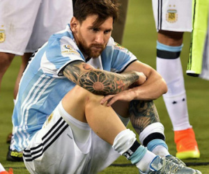 Phía sau chuyện Messi úp mở đòi rời Argentina