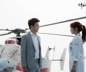 Sau Song Joong Ki, lại thêm Kim Rae Won cưa cẩm bằng trực thăng