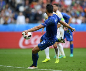Điểm mặt đội hình xuất sắc trước vòng Tứ kết EURO 2016: Pelle sánh vai với Hazard, Griezmann