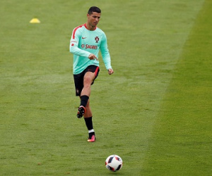 HLV Bồ Đào Nha: 'Ronaldo không quyết định kết quả trận đấu với Ba Lan'