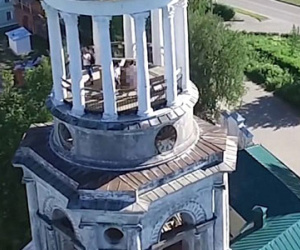 Cặp đôi không thể ngờ toàn bộ màn ân ái trên tháp chuông tu viện lại bị drone quay lại