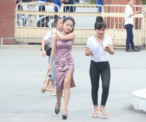 Dân mạng truy tìm cô gái "gợi cảm" nhất trong buổi làm thủ tục thi THPT tại Nghệ An