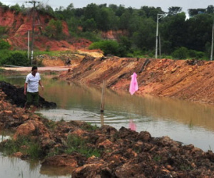 Hai chị em chết đuối dưới kênh đang thi công
