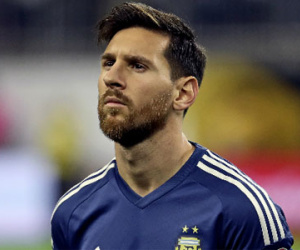 Huyền thoại Ronaldo: "Messi đã ruồng bỏ chúng ta"