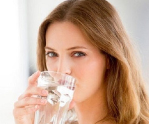 Tự hủy hoại sức khỏe vì uống nước sai cách