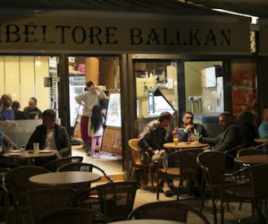 Ghen tuông, bắn chết vợ và 4 người tại quán café