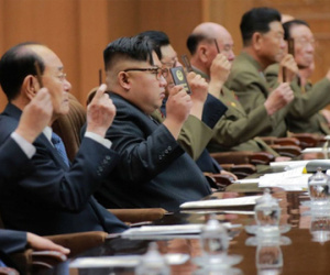 Nhà lãnh đạo Triều Tiên Kim Jong Un bất ngờ "ngủ gật" vì mệt mỏi