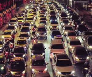 Quá lạ: Giao thông Hà Nội chuẩn, đẹp như "bên trời Tây"