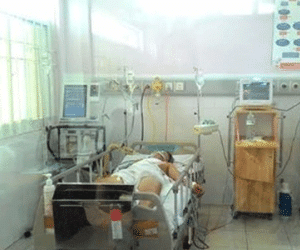 Chồng tự đâm 2 nhát dao vào tim vì giận vợ