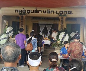 Nghẹn ngào giây phút tiễn đưa nữ sinh ĐH Ngoại Thương