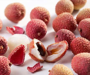 Bị hóc hạt vải, bé trai hơn 2 tuổi suýt mất mạng