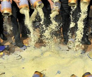 Chuyên gia Việt cảnh báo sữa bột giả Trung Quốc