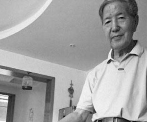Cụ ông viết thư cho vợ quá cố suốt 4 năm ròng