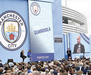 Pep Guardiola chính thức ra mắt ở sân Etihad