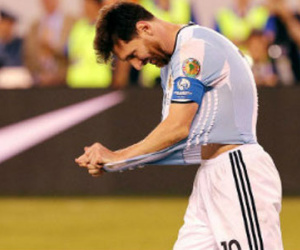 Rộ tin Messi có thể quay lại thi đấu cho Argentina