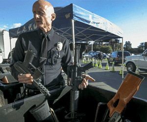 California thông qua luật cải cách súng đạn