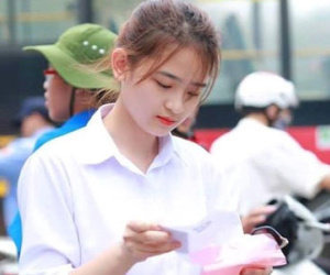 Thêm nữ sinh bất ngờ nổi tiếng mạng sau khi bị chụp lén