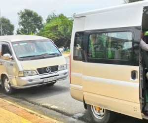 Đoàn người thuê ôtô đi kêu oan cho nghi can đánh ghen