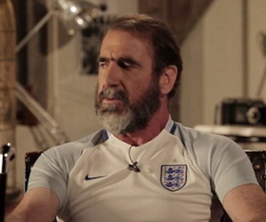 Người Anh chọn Eric Cantona dẫn dắt Tam Sư