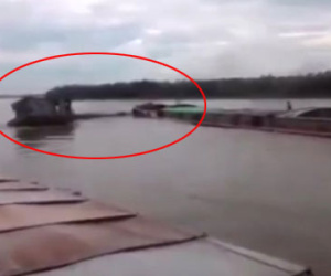 Video khoảnh khắc tàu bị đâm chìm trên sông Hồng, 4 người chết