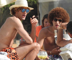 Fellaini hút thuốc trong kỳ nghỉ, Mourinho nói gì?