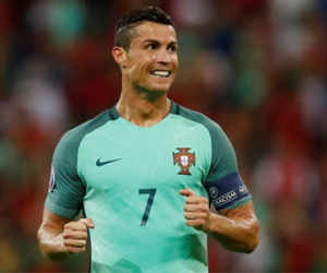 Ronaldo - Cầu thủ hay nhất trận Bồ Đào Nha vs Wales