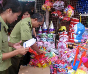 Tràn lan đồ chơi TQ độc hại: Quản lý thị trường bận họp