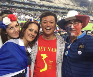 CĐV Việt Nam cuồng nhiệt cổ vũ trận bán kết Euro 2016
