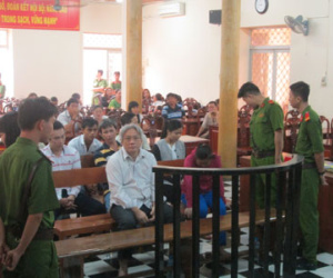 Đi "báo thù" cho em, đánh nhau loạn xạ, người anh trai bị đâm chết