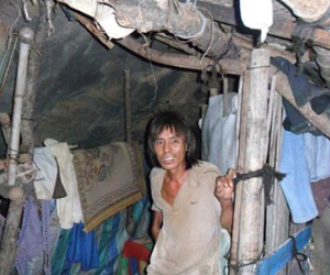 Giận vợ ngoại tình, chồng bỏ nhà đào hang sinh sống