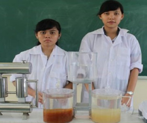 Học sinh trường làng chế hệ thống xử lý nước mưa khép kín