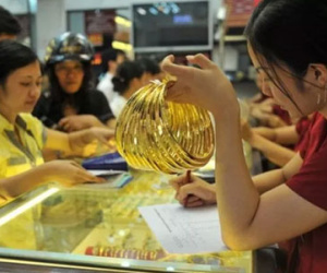 Không ngẫu nhiên vàng nổi cơn điên!