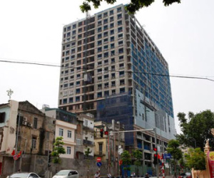 Rút thời gian dỡ tầng 19 nhà 8B Lê Trực còn 45 ngày