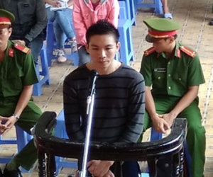 2 lần cầm dao vào phòng cấp cứu truy sát nạn nhân