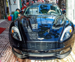 Aston Martin Vanquish mui trần đầu tiên về Việt Nam