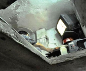 Cuộc sống chật hẹp của người chồng bị vợ bỏ trong căn nhà 5m2 giữa "đất vàng" Hà Nội