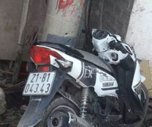 Nhìn thấy CSGT, thả bạn xuống đường rồi đâm vào cột điện tử vong
