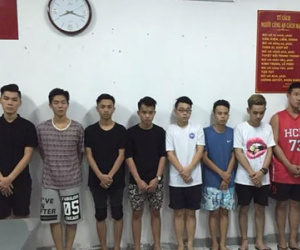 30 côn đồ tuổi teen truy sát 2 người trong quán cafe ở trung tâm Sài Gòn