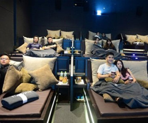 Chuyện tế nhị khó nói khi xem ở rạp chiếu phim giường nằm